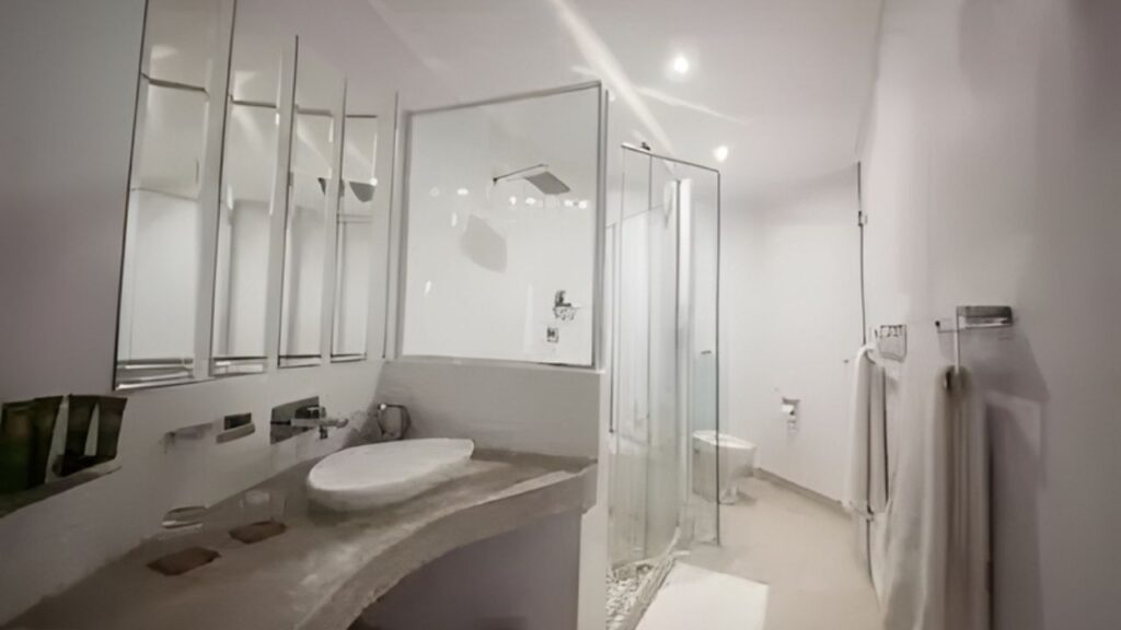 bathroom-at-chobe-safari-lodge