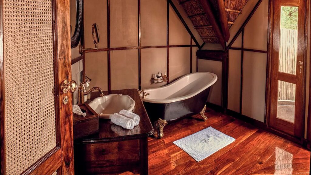 bathroom-at-deception-valley-lodge