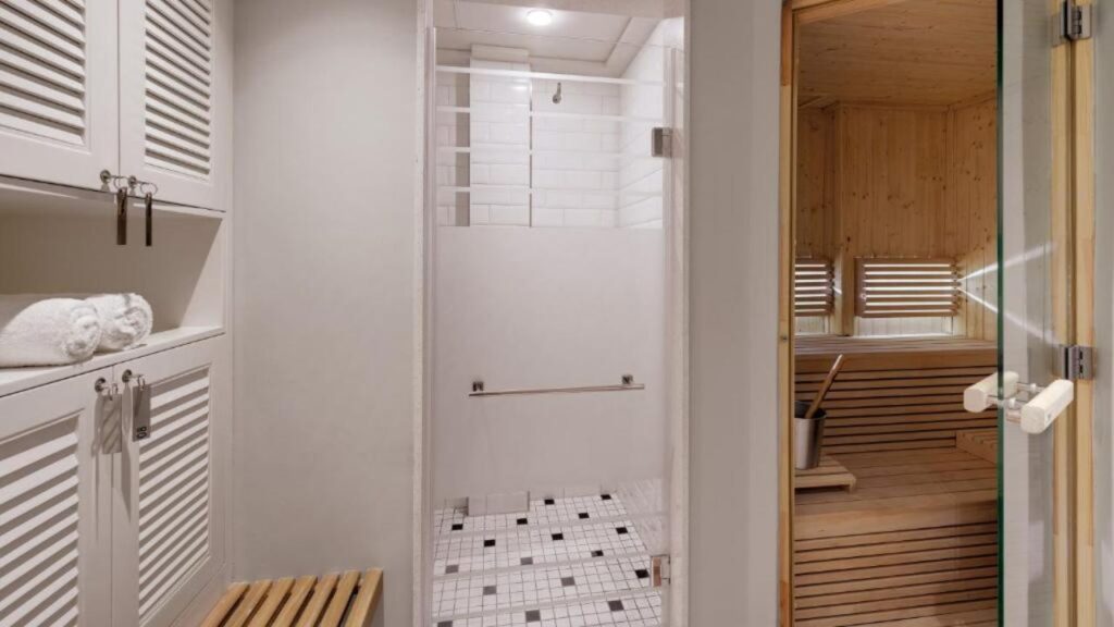 bathroom-at-strand-hotel-swakopmund