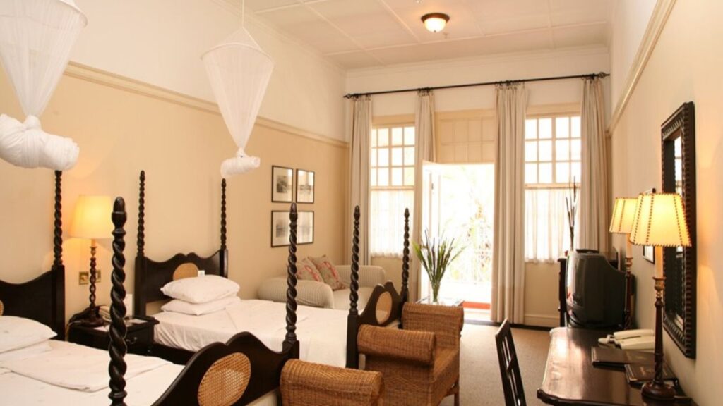 bedroom-at-victoria-falls-hotel