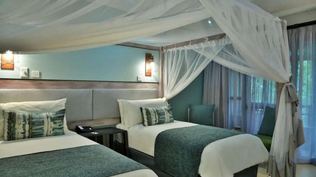 bedrooms-at-cresta-mowana-safari-resort-&-spa