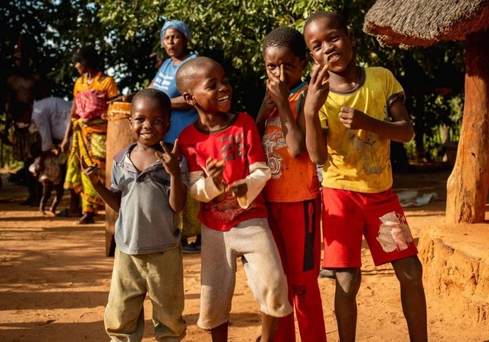 children-from-chinotimba-village-tour