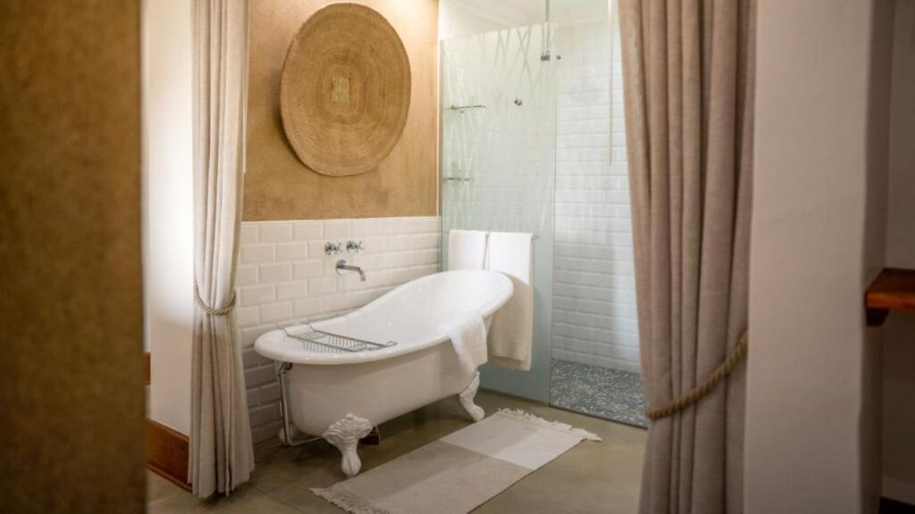 chobe-safari-lodge-bathroom-view