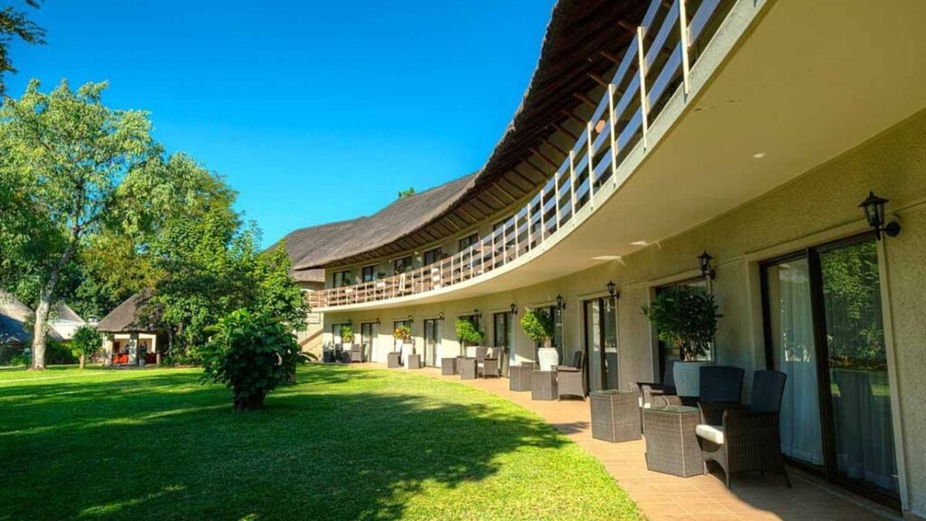 chobe-safari-lodge-buikding