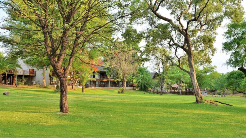 cresta-mowana-safari-resort-&-spa