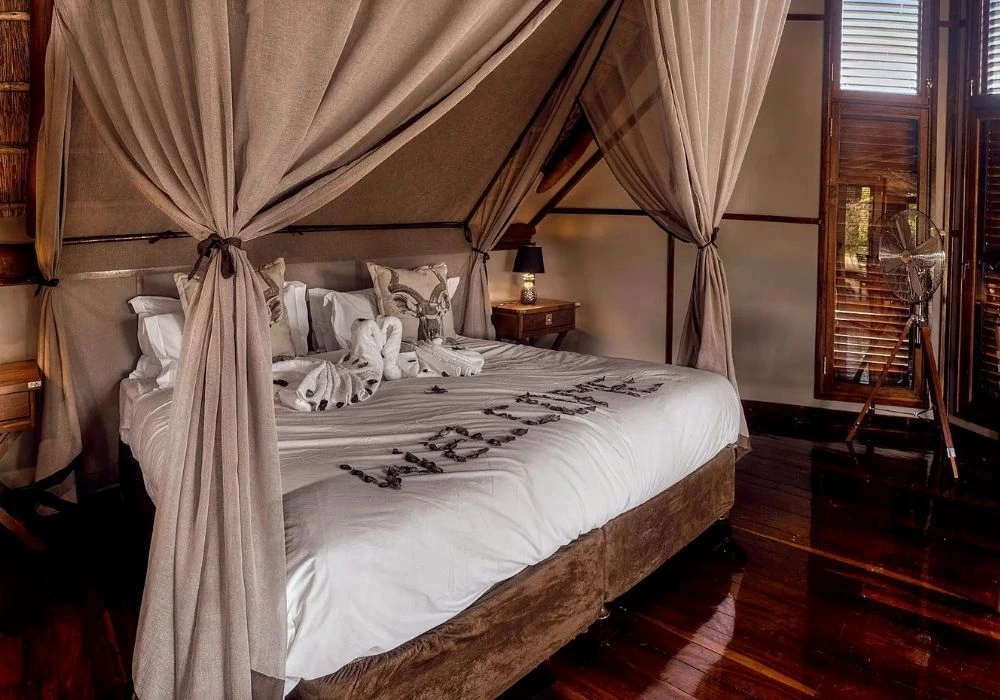 deception-valley-tented-camp-bedroom