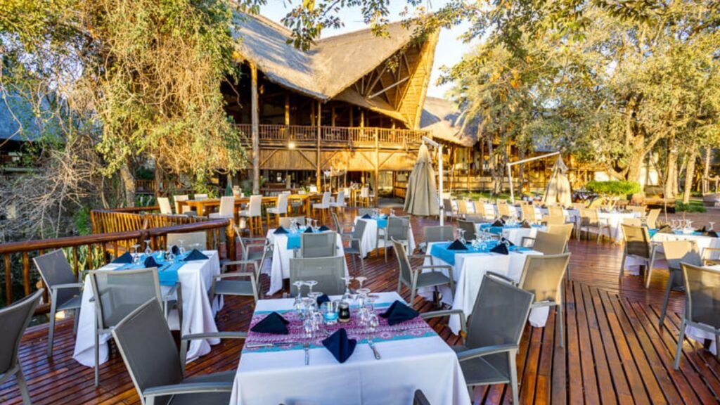 dinning-area-at-david-livingstone-hotel-zambia