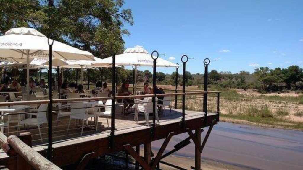 dinning-at-skukuza-kruger-park