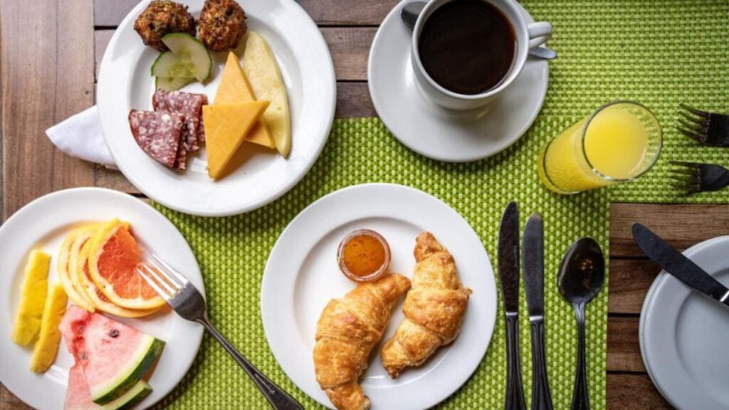 dinning-during-a-7-day-chobe-okavango-safari