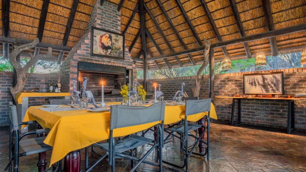 dinning-grasslands-bushman-lodge