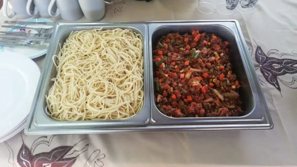 dinning-on-a-camping-safari