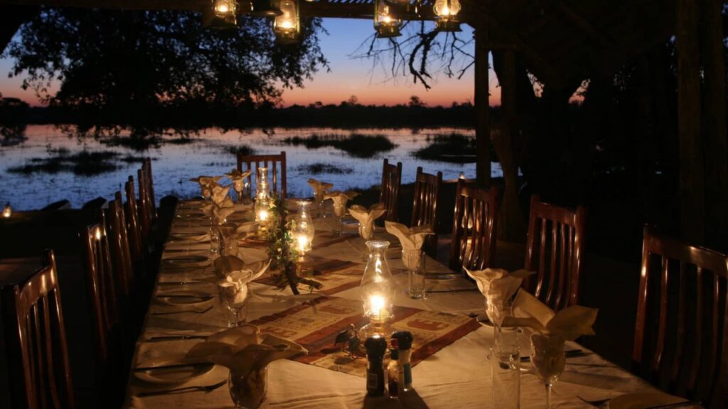 dinning-under-the-stars-at-pom-pom-camp