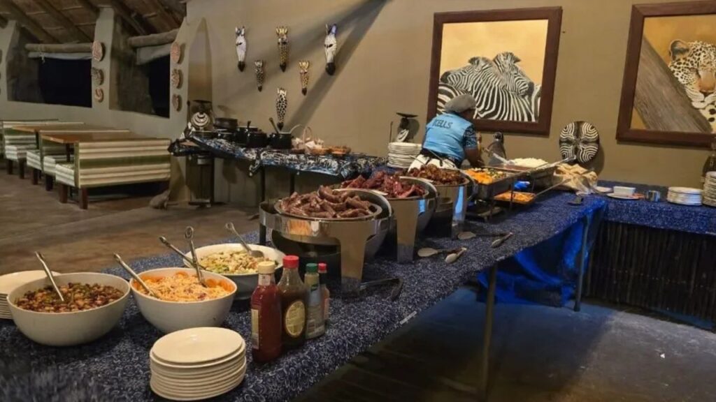 elephant-sands-lodge-dinning