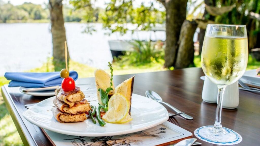 food-and-wine-at-azambezi-river-lodge
