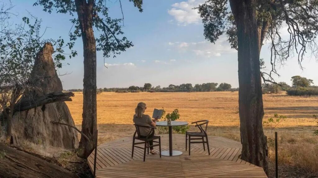 lady-sitting-at-kiri-camp