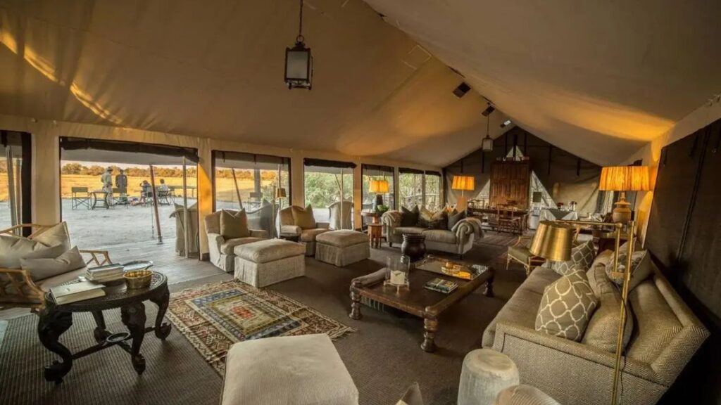 lounge-at-little-machaba-camp