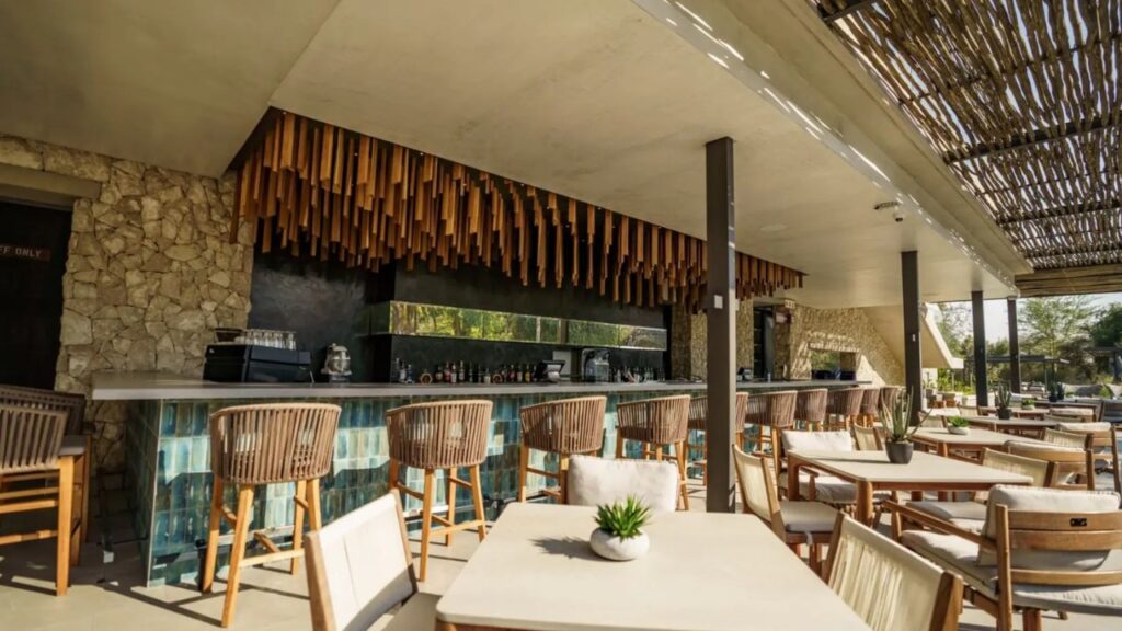 mokuti-etosha-lodge-bar