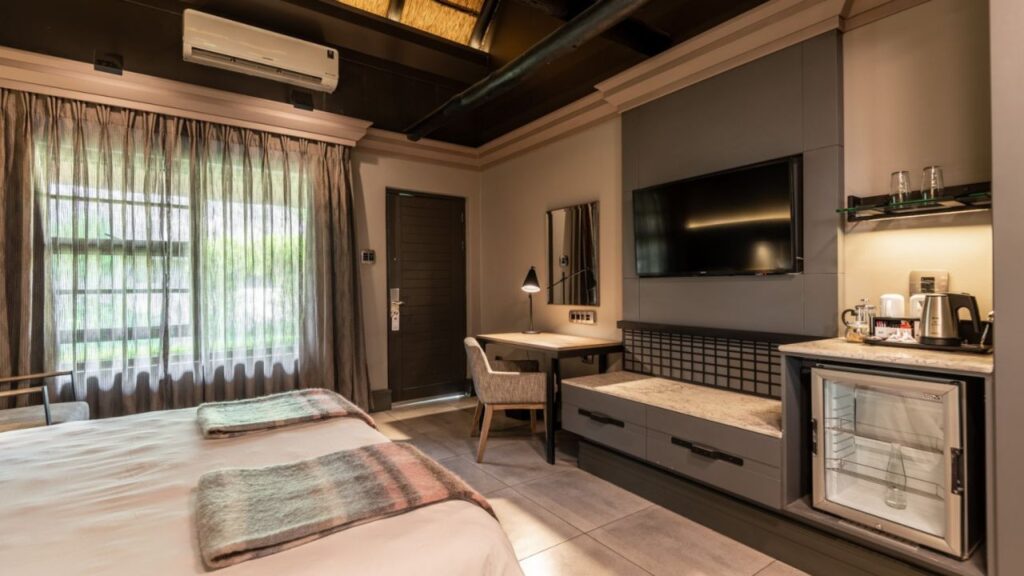 mokuti-etosha-lodge-bedroom