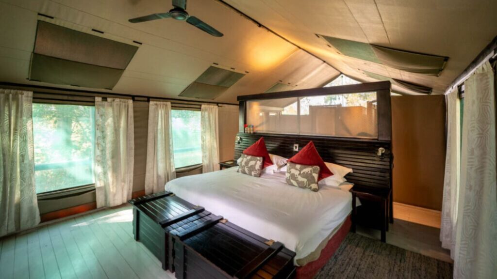 pom-pom-camp-double-room