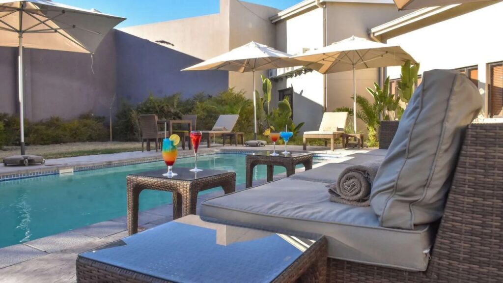 pool-cresta-maun-hotel