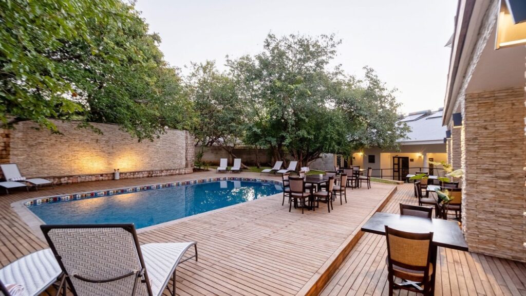 pool-nkosi-guest-lodge
