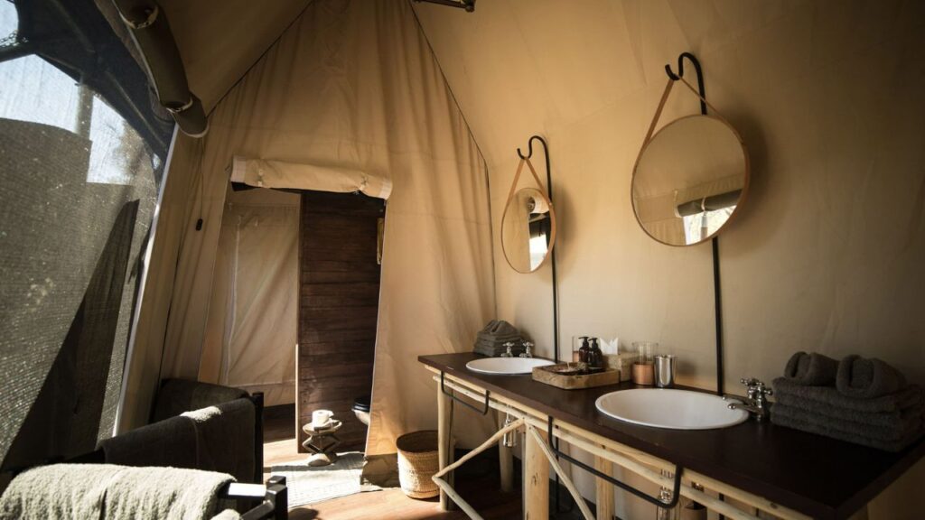 tent-bathroom-machaba-camp-botswana
