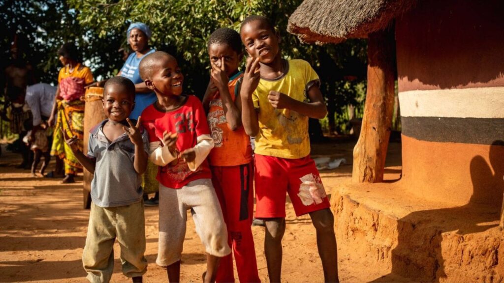 children-at-chinotimba-village-tour