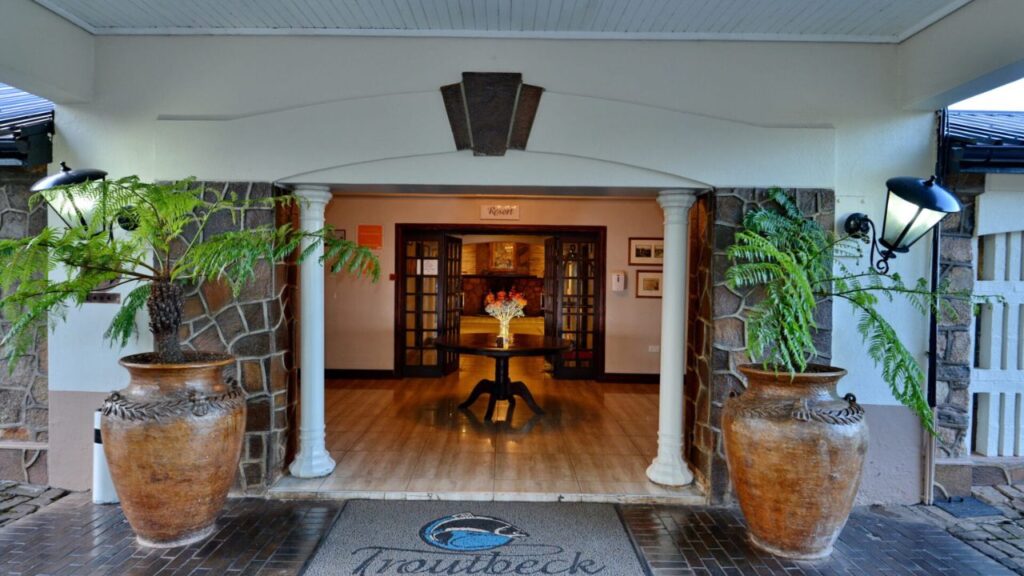 enterance-to-troutbeck-resort
