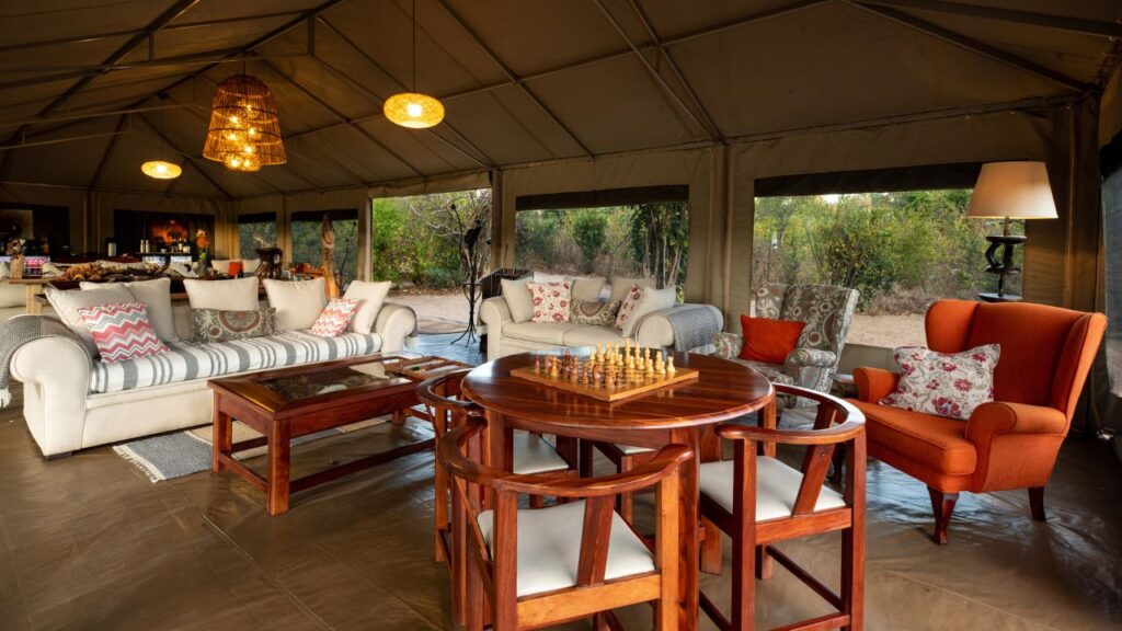 lounge-area-at-ingwe-pan